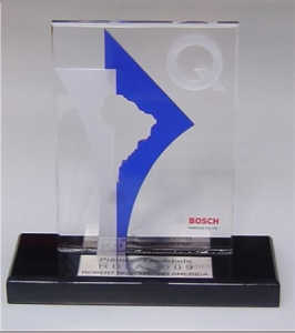 Troféu Acrílico Cristal e Cor com Apliques (Troféu Qualidade)