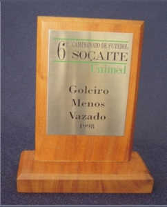 Placas - Troféu Personalizado - Madeira com Aplicação de Placa em Aço